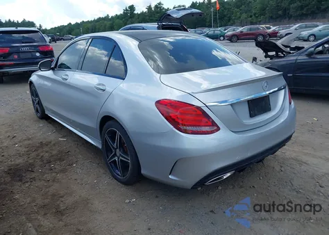 2016 Mercedes-Benz C 300 Sport 4Matic z USA, uszkodzony, nr VIN 55SWF4KB2GU099557